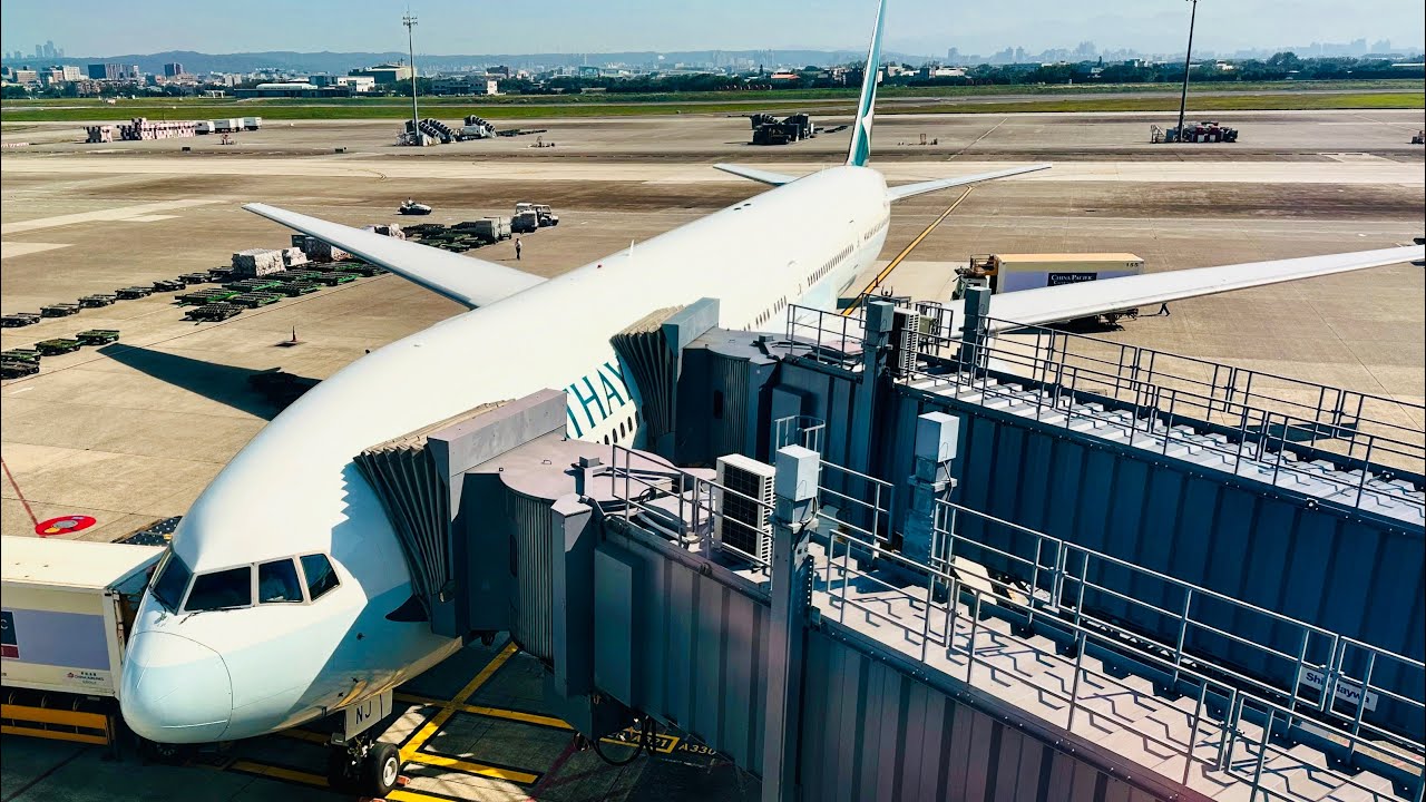 Cathay Pacific Boeing 777-300 Taipei-Tokyo Narita (Economy Class) CX450
