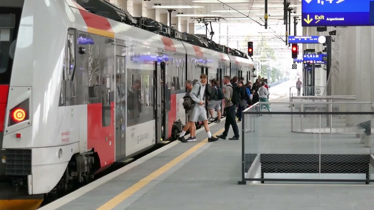 Nádraží Praha Bubny. Prohlídka nově otevřené stanice. Příjezd vlaků. Vyhlídková terasa