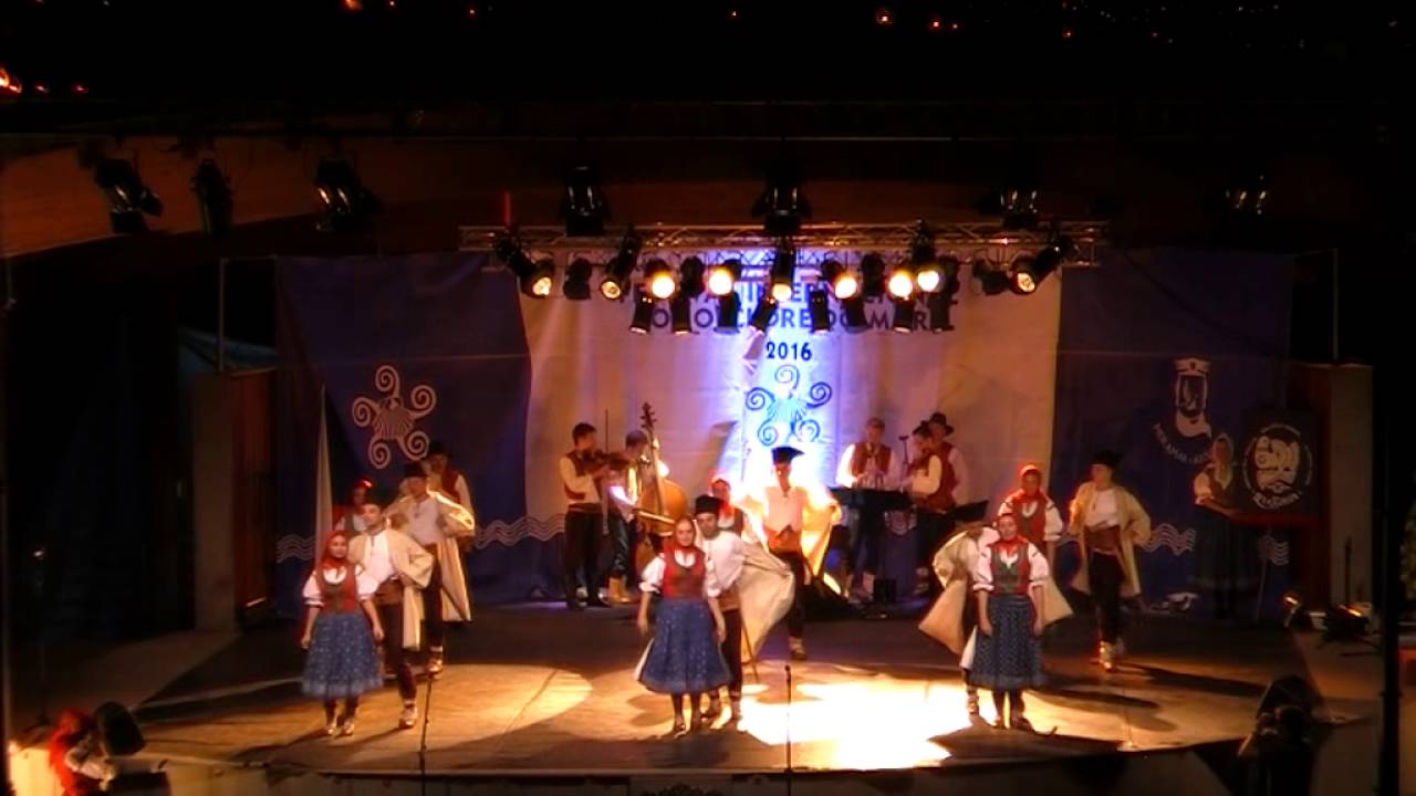 Czech folk dance: Zbojnický
