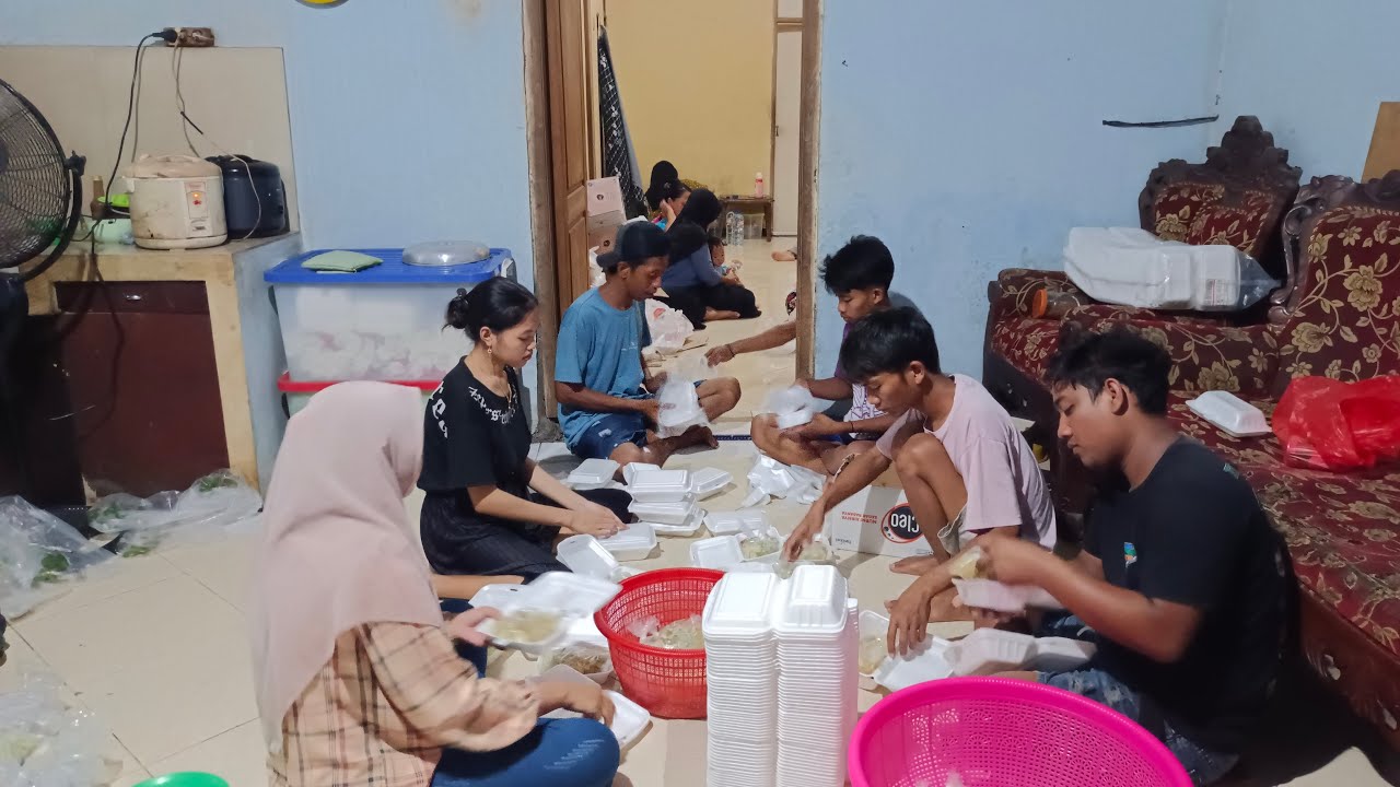 PERSIAPAN BAGI BAGI TAKJIL  TIEM  PELANGI