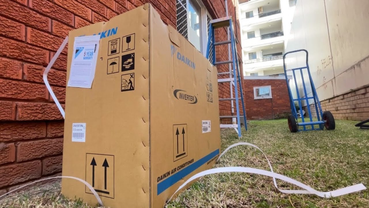 Установка мини-канального сплит-кондиционера Daikin R32.