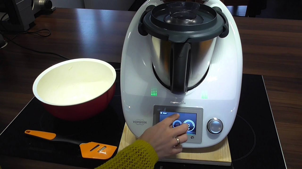 Vorwerk Thermomix® TM5 + Manu`s Lieblings Hefezopf +