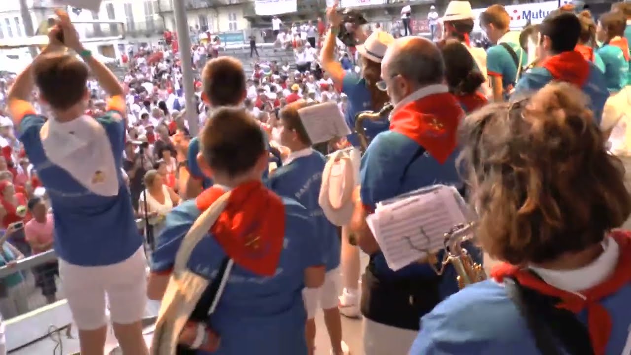 SI NOS ORGANIZAMOS COGEMOS TODO : la banda MESCLADIS fête sa vistoire. CONDOM 2022