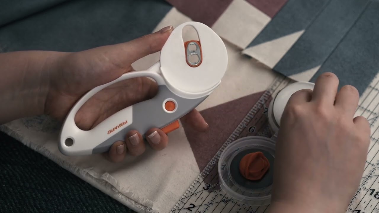 Fiskars&reg; Easy Change DuoLoop roterende snijder | Michaels