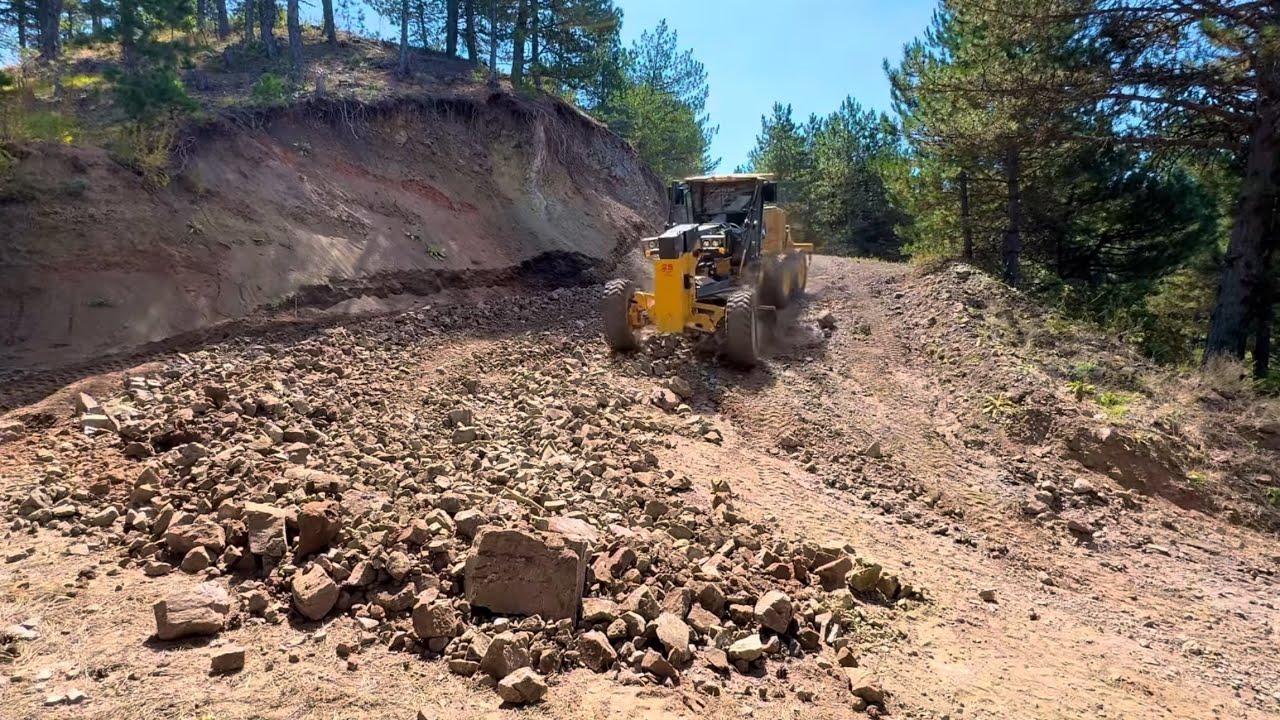 How to Make Slopes and Curves with JohnDeere 670 GP Grader? 