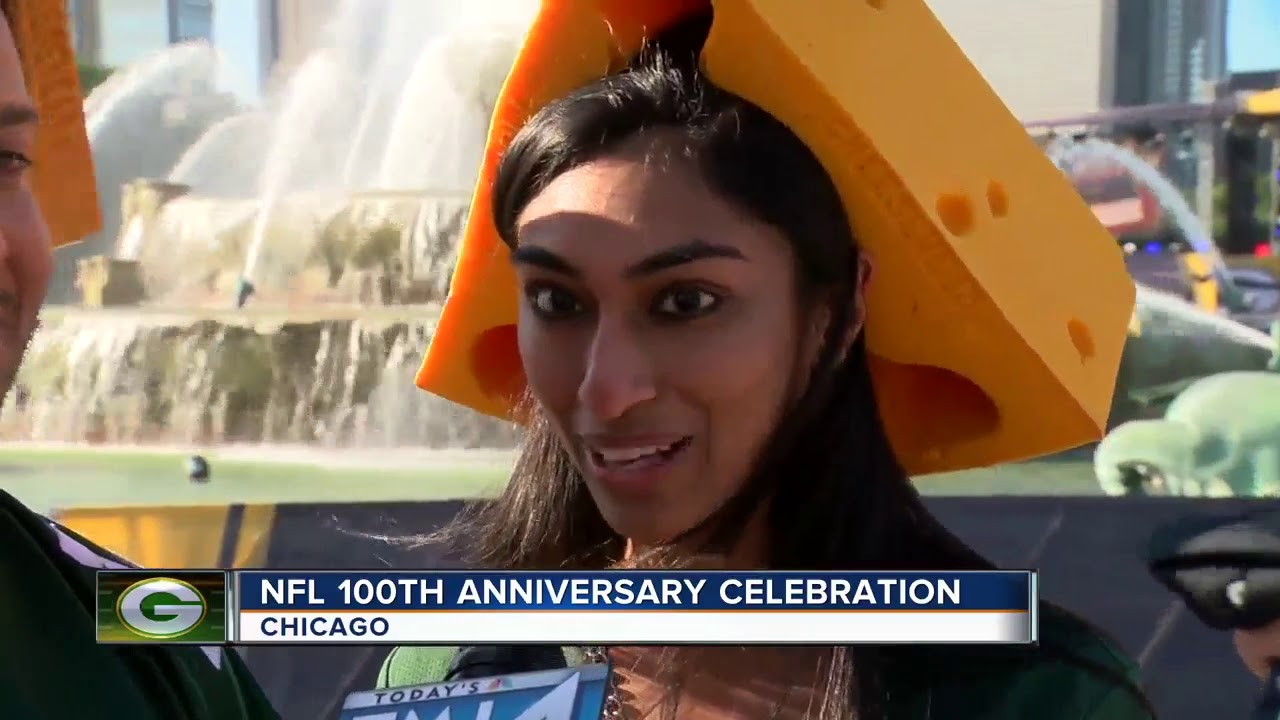 Football fans take over Chicago's Grant Park
