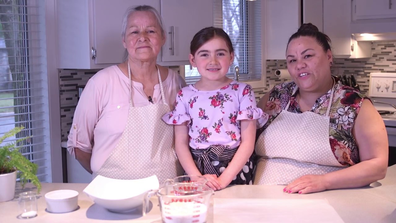 Vidéo de recette de bannique | 3 générations de femmes algonquines présentent leur recette familiale