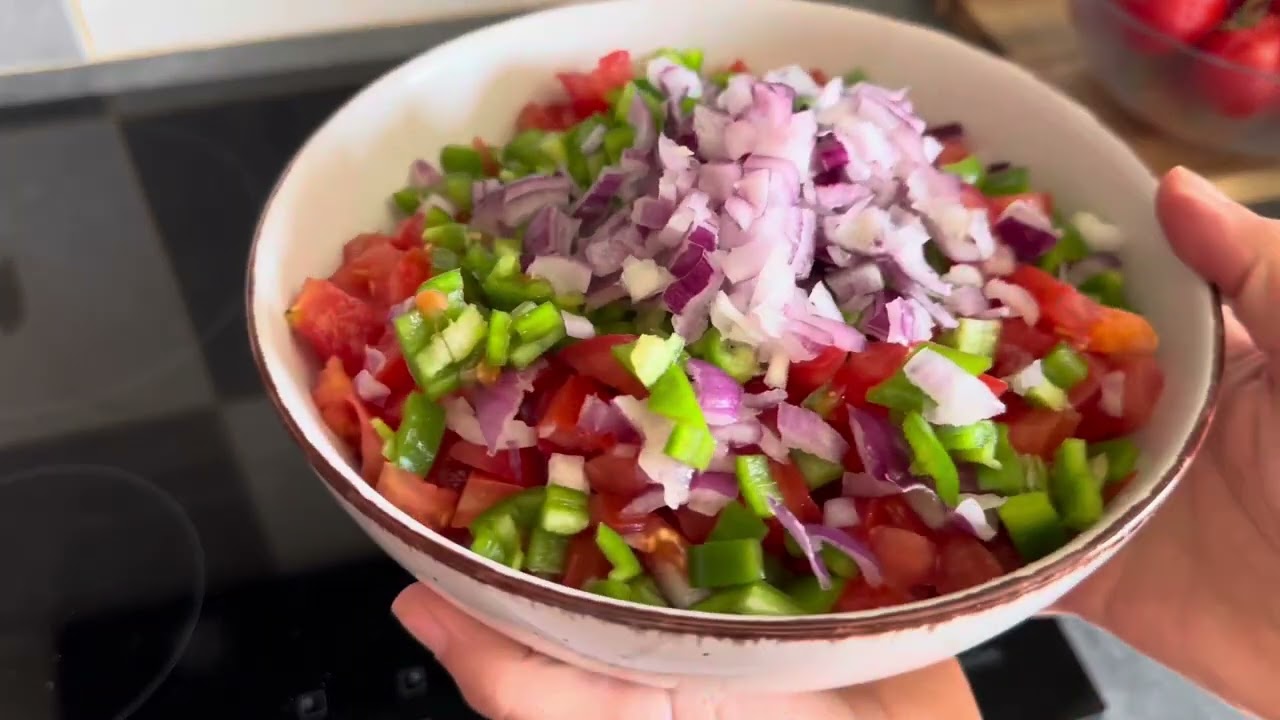 SALADE MAROCAINE ULTRA FRAICHE : TOMATES OIGNONS POIVRONS / REALISÉE EN 5 MINUTES CHRONO