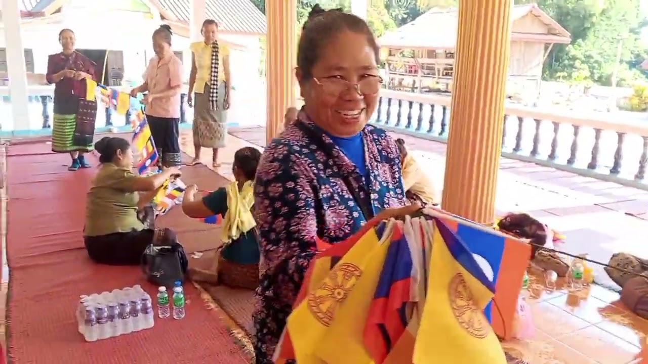 ເຖົ້າແກ່ຜູ້ຍິງຮ້ອຍທຸງເຮັ່ດວຽກມ່ວນຊື່ນໄປນຳ #เฮ่ดเวียก #ม่วนๆไปนำ