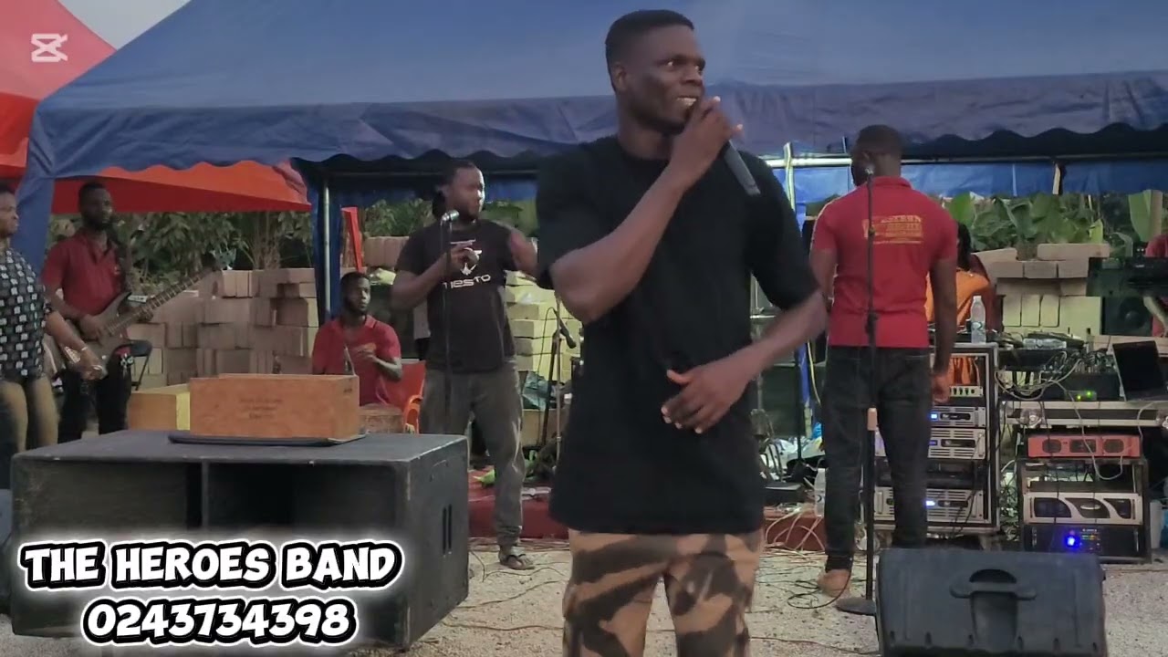 Wonderful performance by the heroes band 
