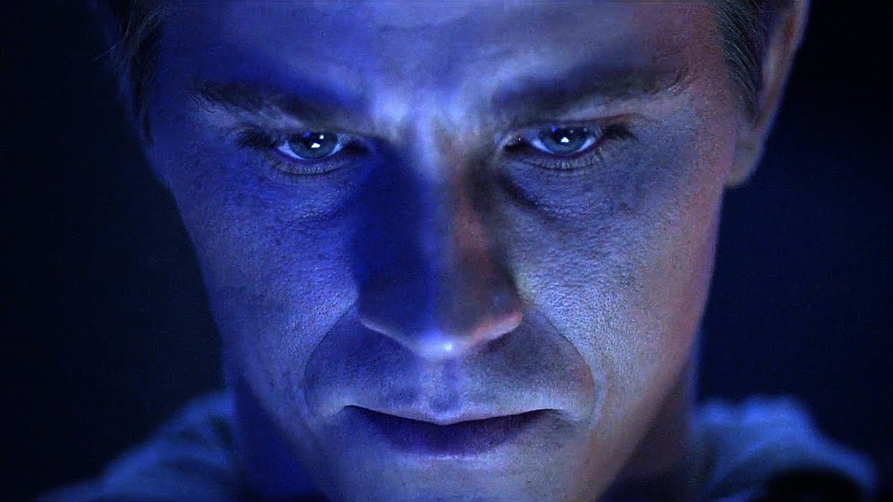 Hacking Encom's new operating system &ndash; TRON: Legacy (2010)