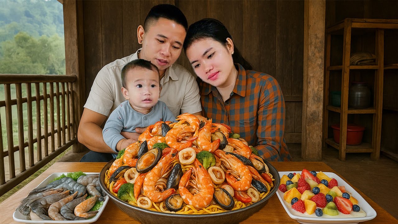 How to Make a Giant Plate of Seafood Stir-Fry Noodles to Sell at the Market | Trieu Thi Thuy