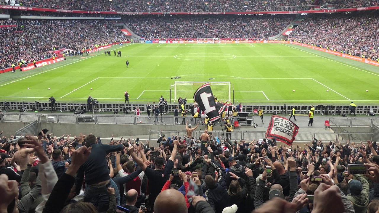 AjaUtr 12.5.2019 (4-1) : Spelers en F-Side vieren (officieus) kampioenschap