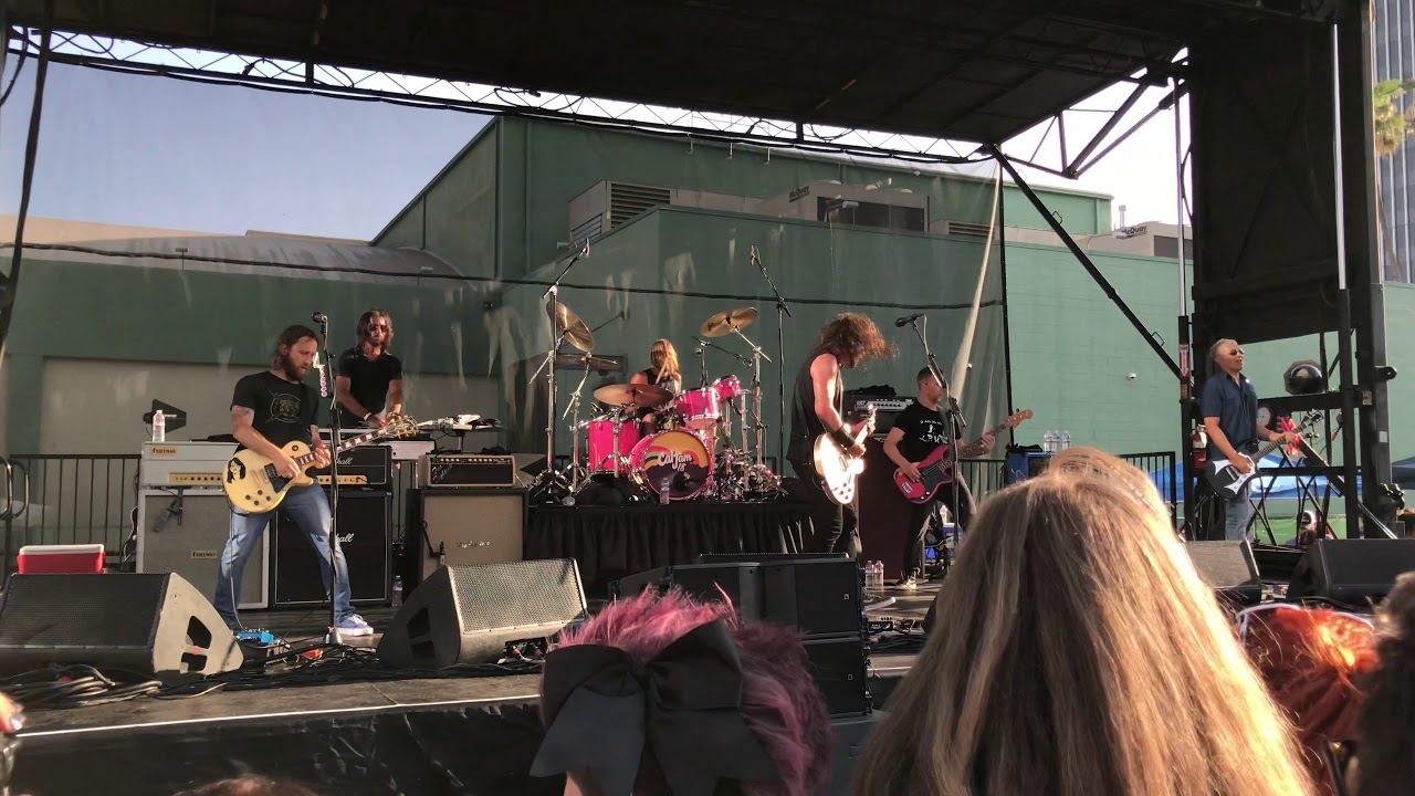 Foo Fighters Low at Cal Jam 18  Pop-Up
