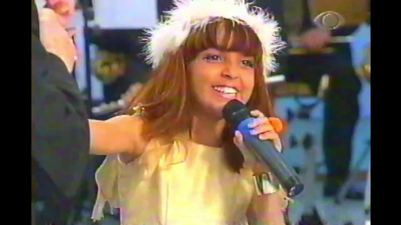 Geisilaine(10 anos) canta Noite Feliz  - Raul Gil Jovens Talentos (band) 2005