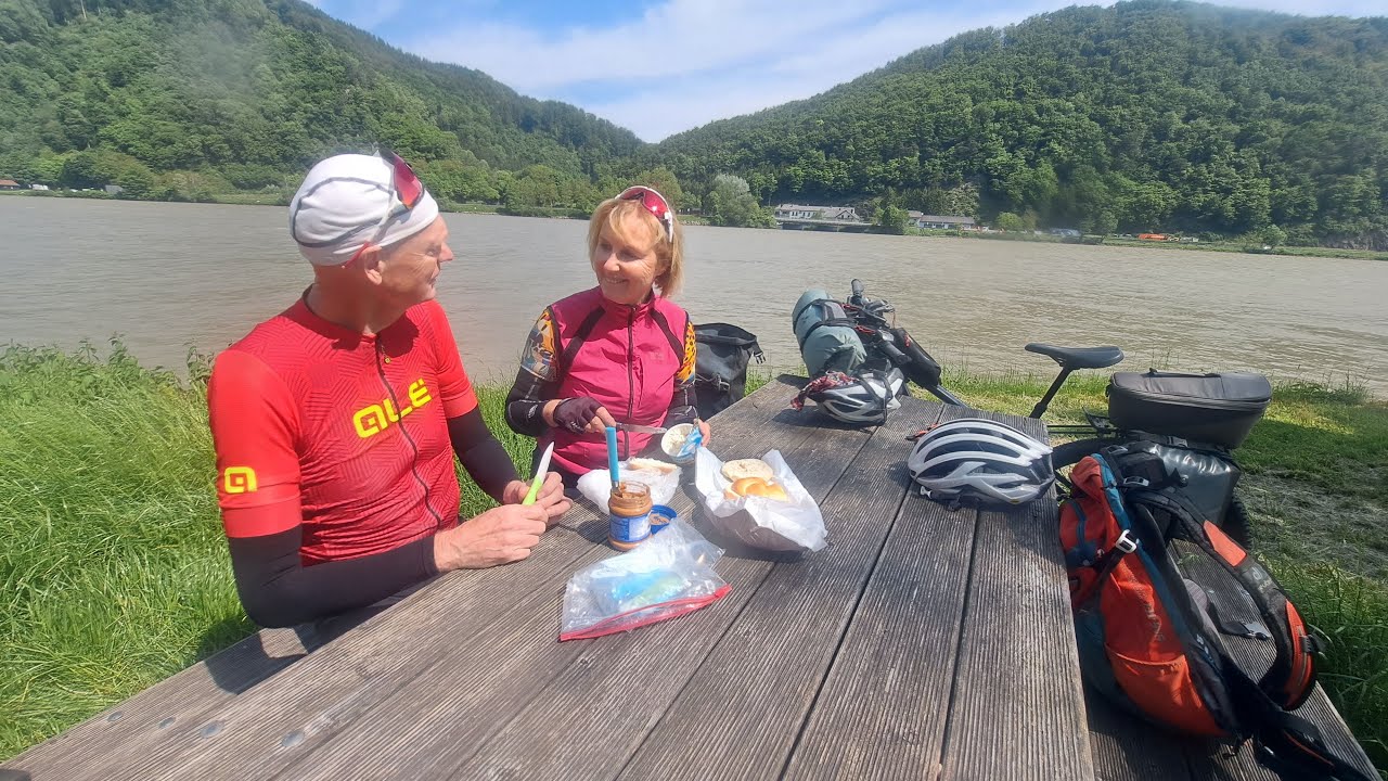 Bikepacking from Eindhoven (Netherlands) to Vienna (Austria) and back.English version with subtitels