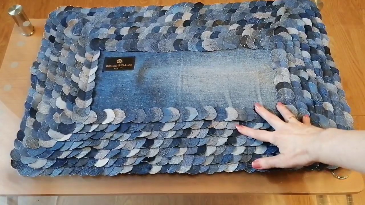 Коврик из старых джинсов .