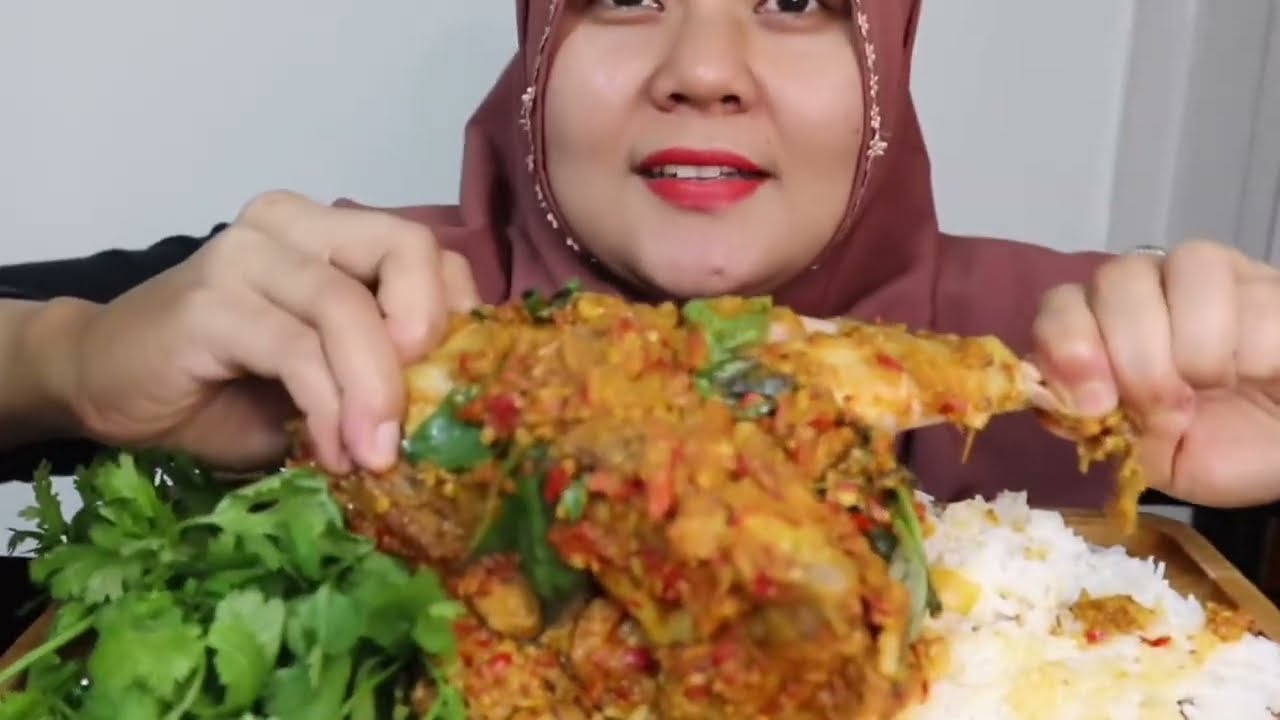 Setengah ekor ayam Mukbang! Ayam pedas lodho tak tersisa