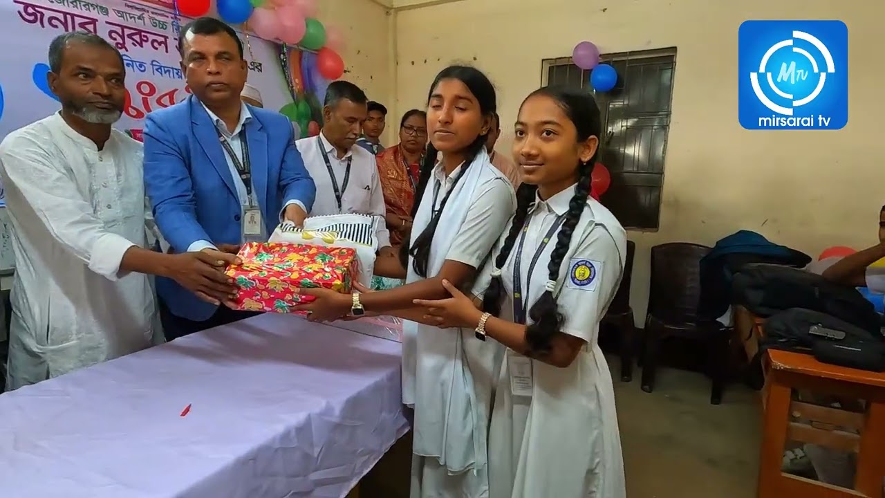 বাদ্য বাজিয়ে,ঘোড়ায় চড়িয়ে জোরারগঞ্জ আদর্শ উচ্চ বিদ্যালয়ের পিয়ন নুরুল আবছারকে অবসরজনিত রাজকীয় বিদায়
