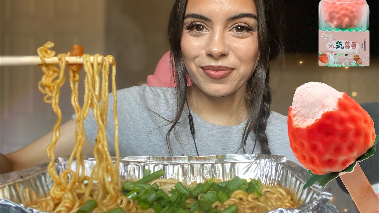 Asmr|| Spicy Stew Ramen With enoki mushrooms & viral strawberry Icecream🍓🍦(Up-close eating sounds)