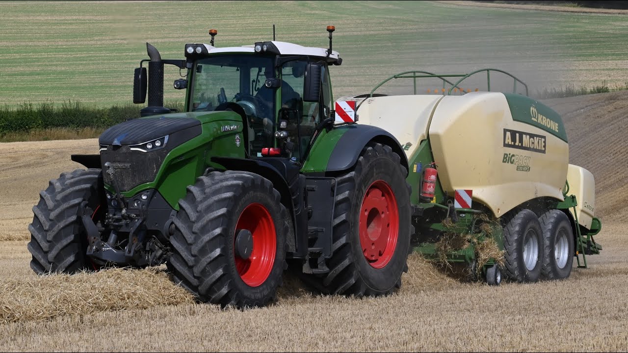Harvest 2025 - Baling Straw with Fendt 1050 & Black Fendt 724