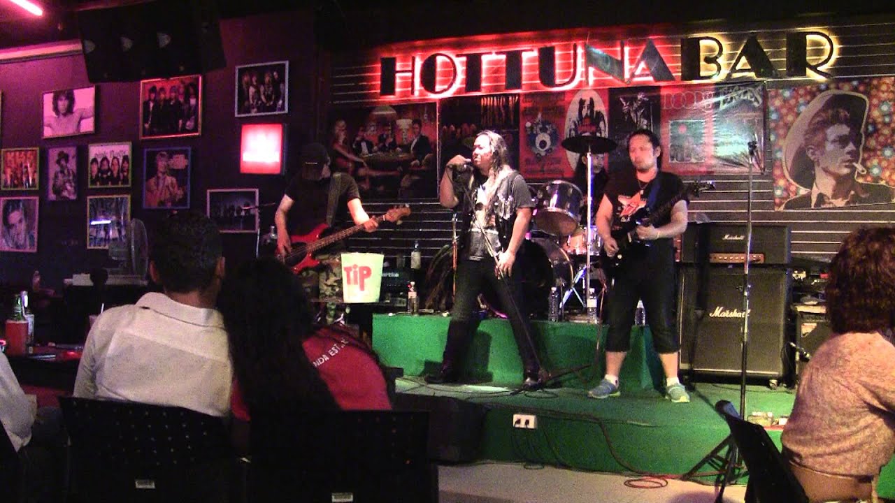 HOT TUNA BAR. PATTAYA. Deep Purple 