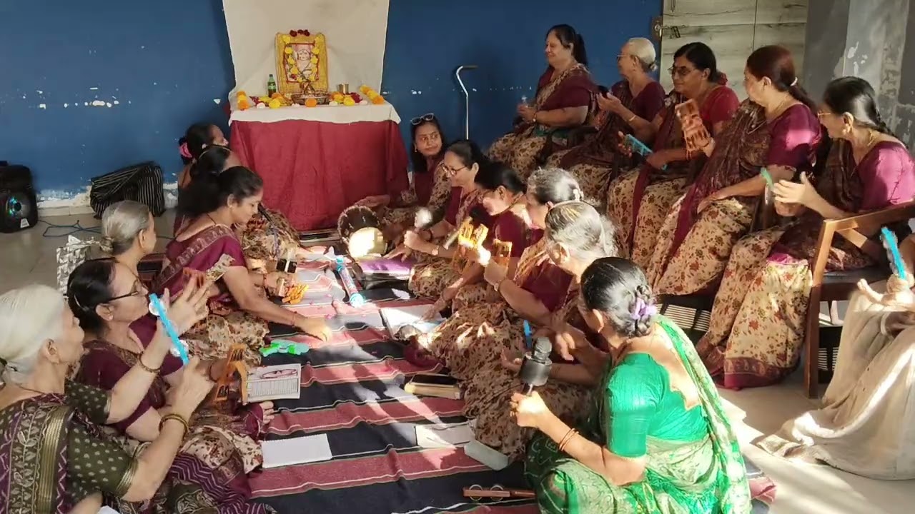 હોળી આજે વ્રજમાં ખેલાય કાનો મારે પિચકારી