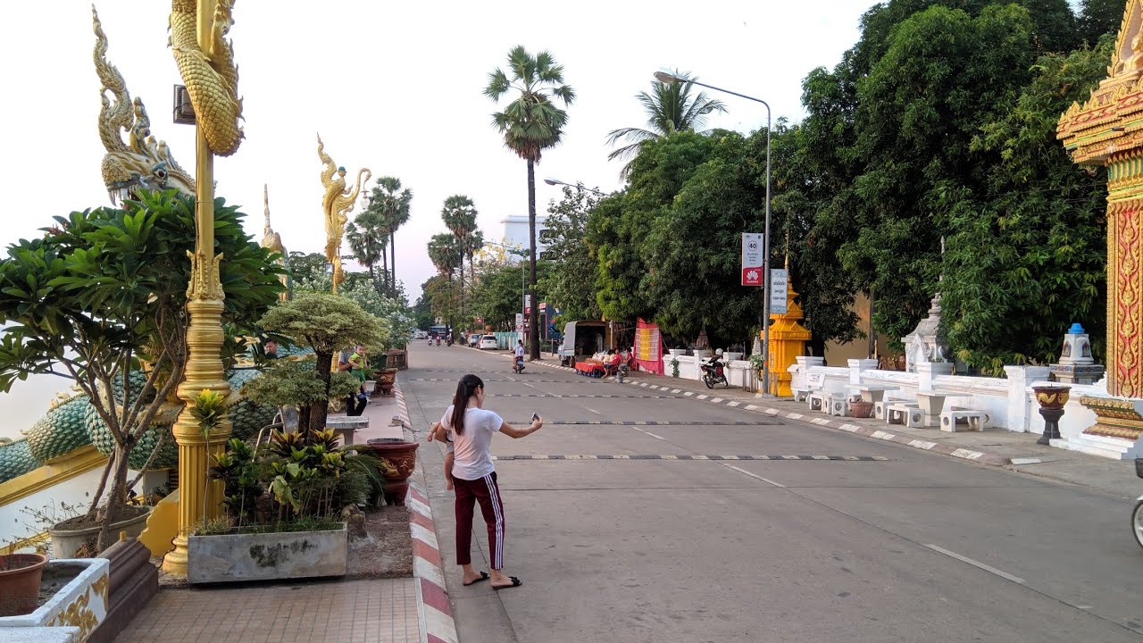 ເລາະແຄມຂອງ ແລະ ເຊັນເຕີພ໋ອຍ ທ່າແຂກ ຍາມແລງ 🌺 เที่ยวริมโขง และ เช็นเตอร์พ๋อย ท่าแขก ยามแลง