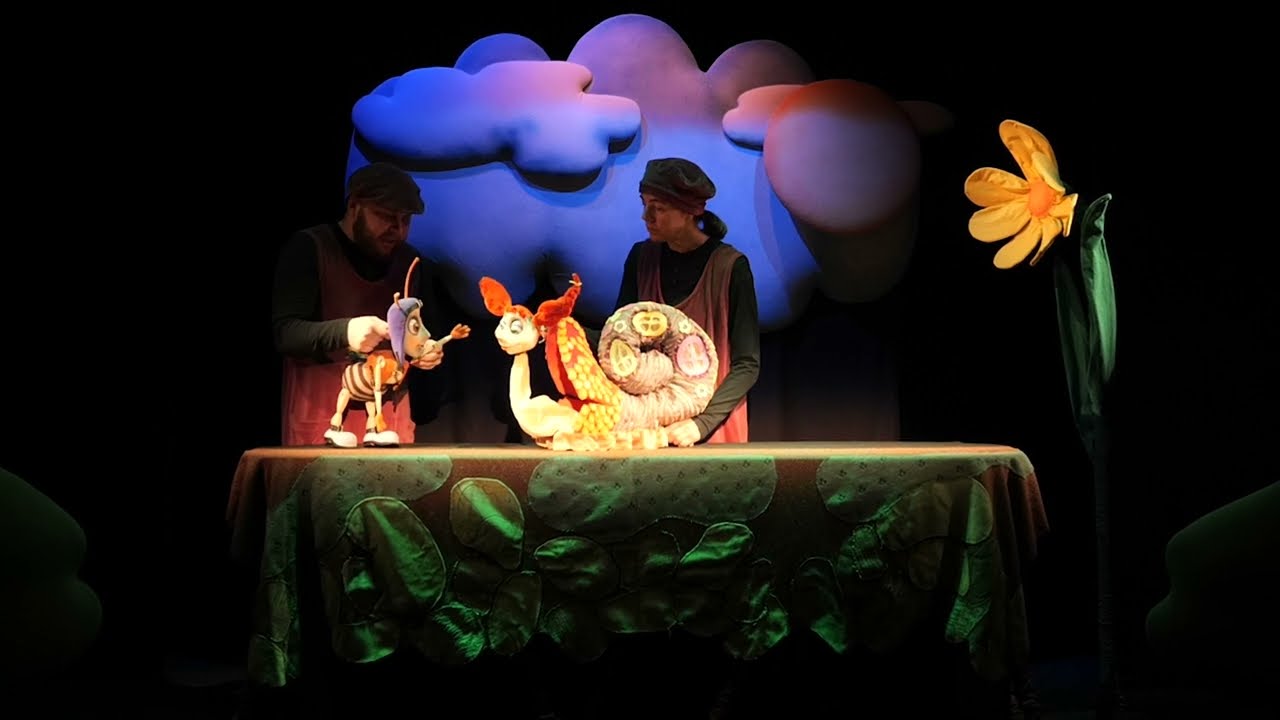 "SU SRAIGE APLINK PASAULĮ" - spektaklio anonsas