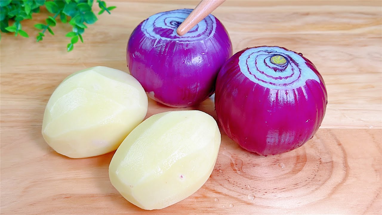 Картофель и лук легко приготовить. Я не ожидала, что это будет так вкусно. Это не жирно, чтобы есть