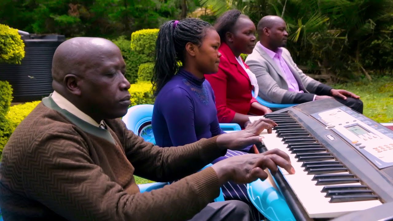 Emooni Komonenyon By Sambu Golden Voices
