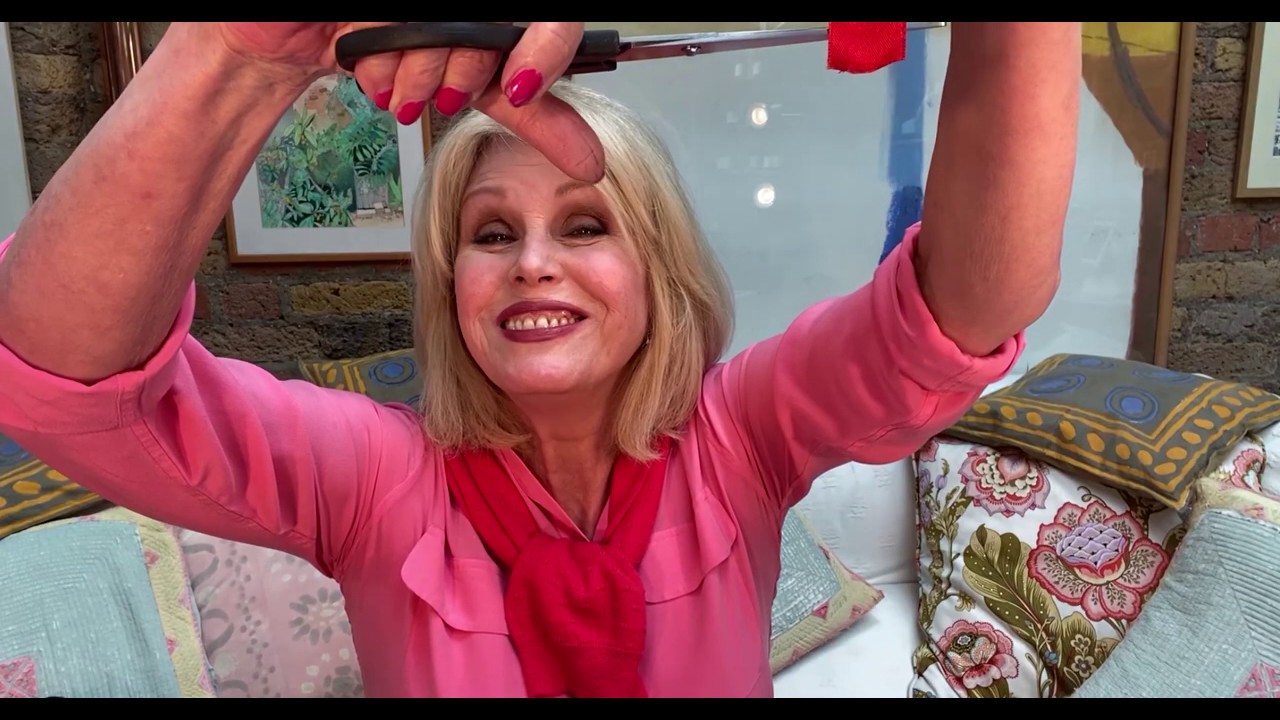 Joanna Lumley cuts the ribbon | Grange Park Opera