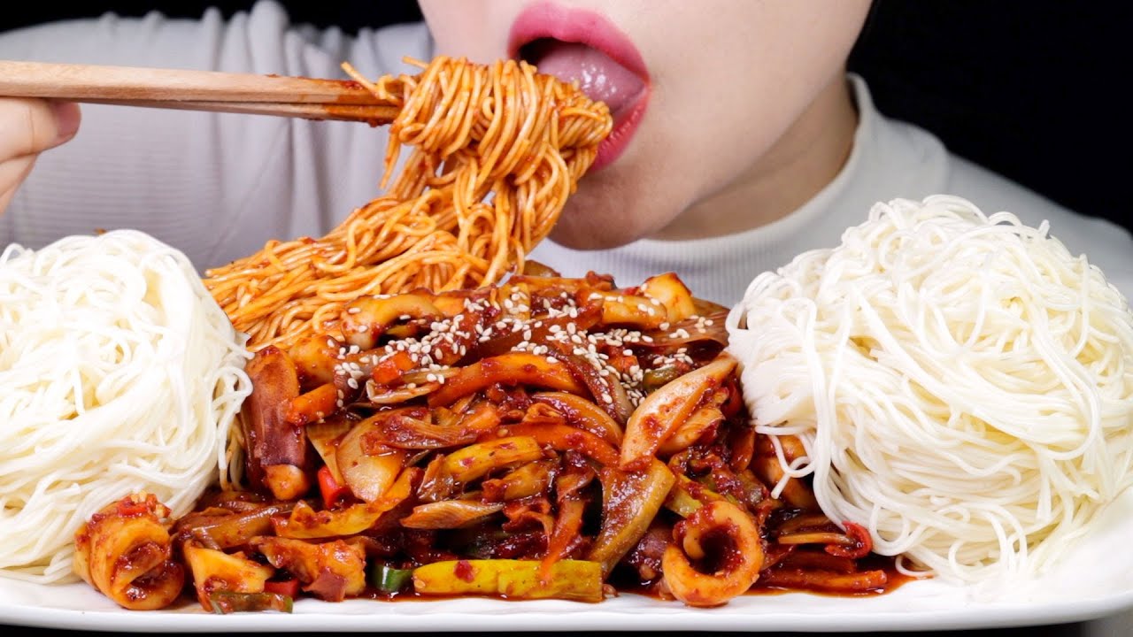 ASMR MUKBANG | Spicy Stir Fried Squid with Somyeon Noodles | Ojingeo-bokkeum | Korean Food
