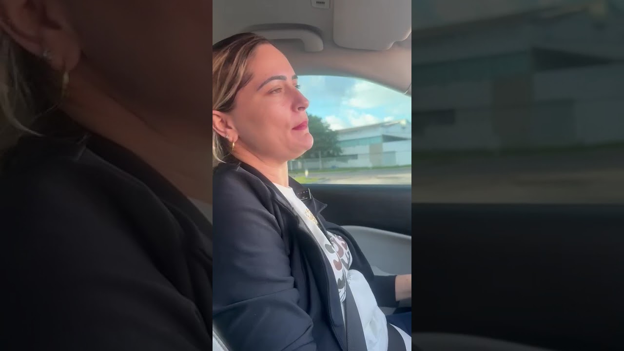 Tem uma pessoa jogando tarô e tua intenção 
