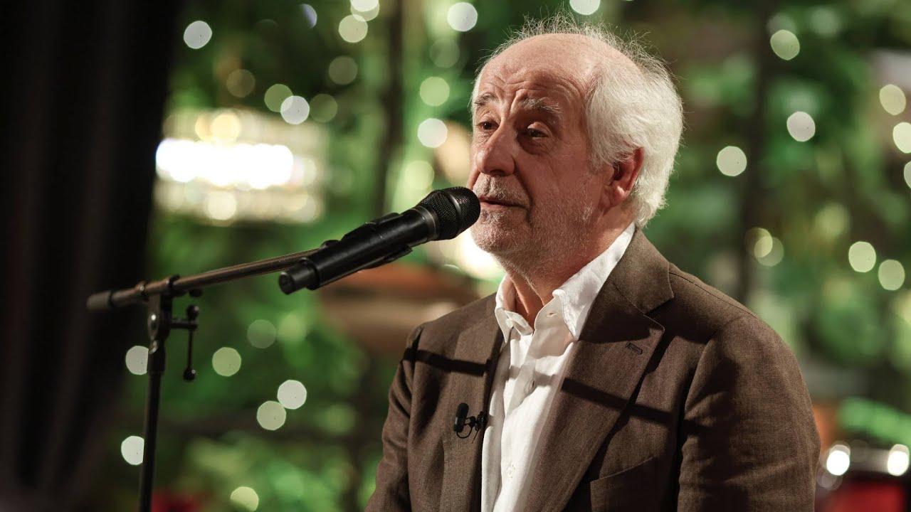 Tony Servillo canta 