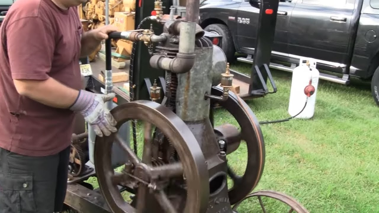 RARE HOT TUBE IGNITION HIT and MISS ENGINE START UP