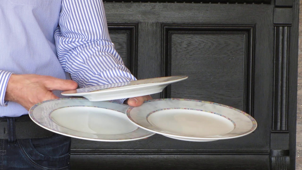 Teller tragen im Untergriff, Carrying 3 plates and more  in a professional way, How to carry plates
