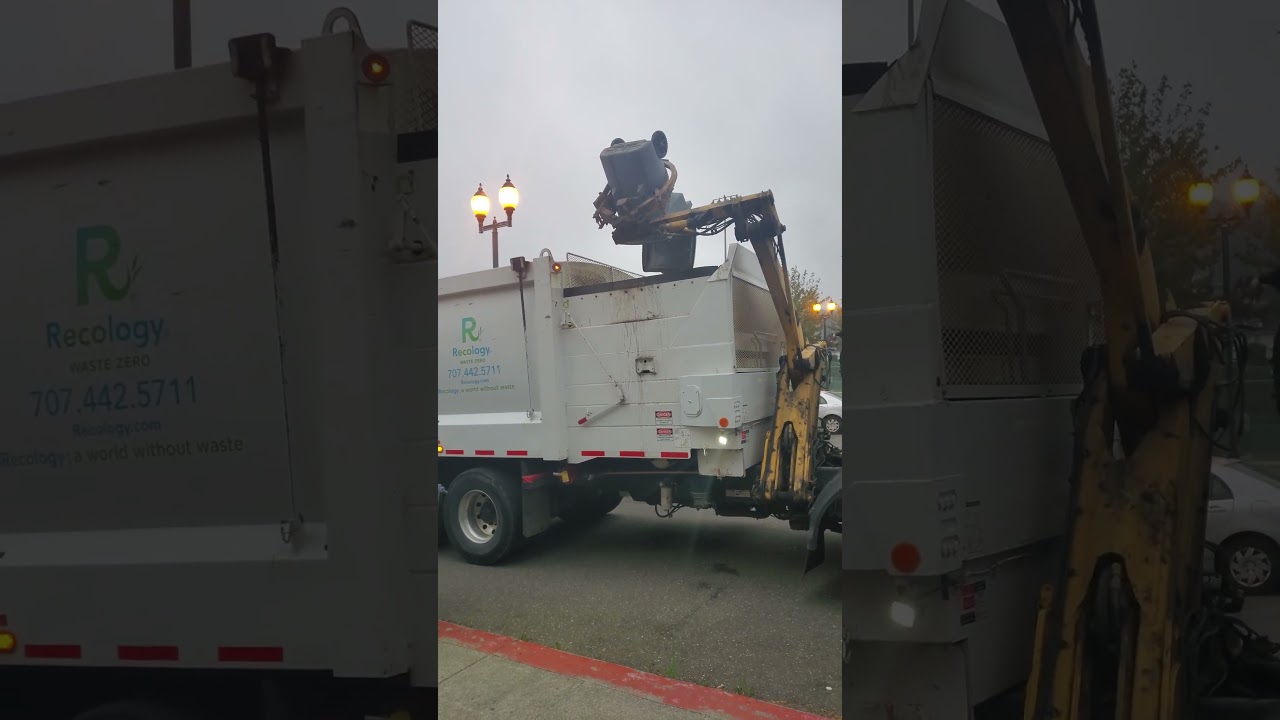 Automated Side Loader! #garbagetruck #garbagecollection #shorts