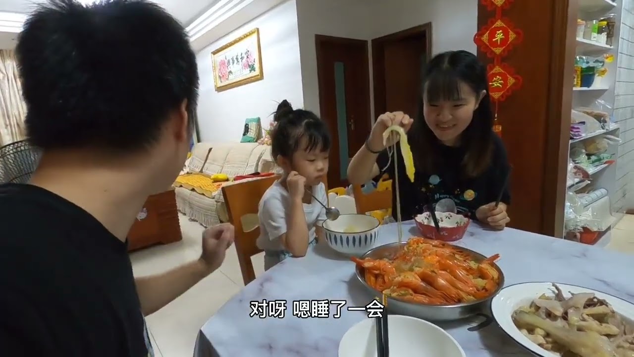 快满4周岁的女儿快上幼儿园了，问及要谁接送时，她的回答太公平