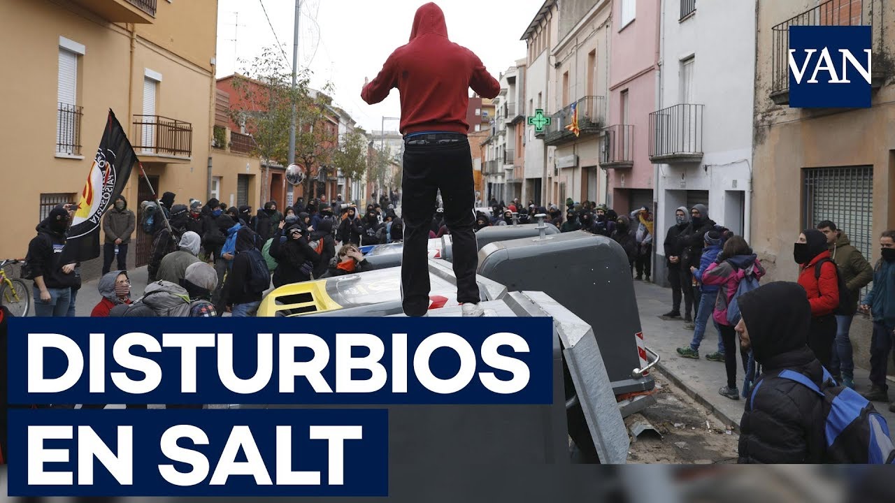 Disturbios en Salt (Girona) tras el desalojo de la AP-7