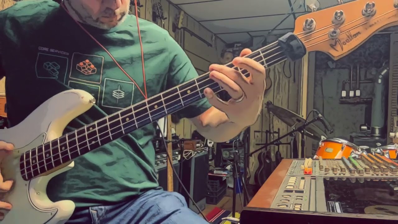 Shuffled Slap Bass Groove along with 808 beat (analog recording on Tascam 388)