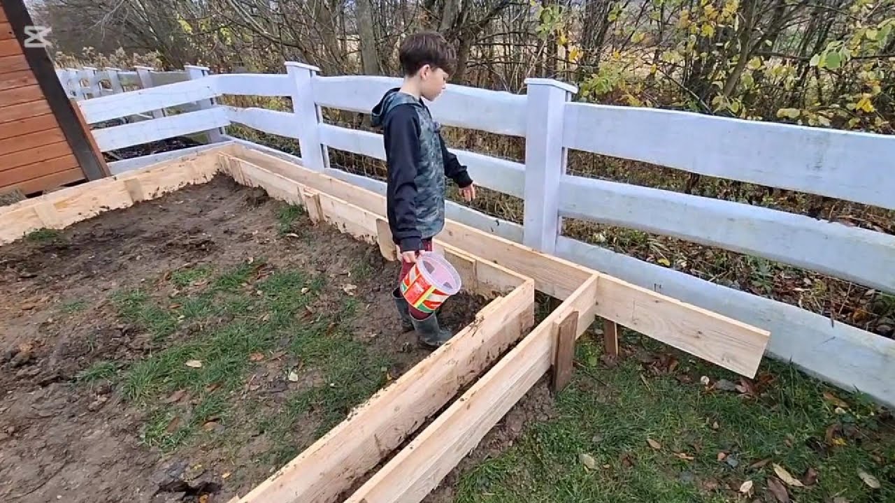Szalunek pod fundament na szklarnię, grządki podwyższone gotowe - spacer po ogrodzie :)