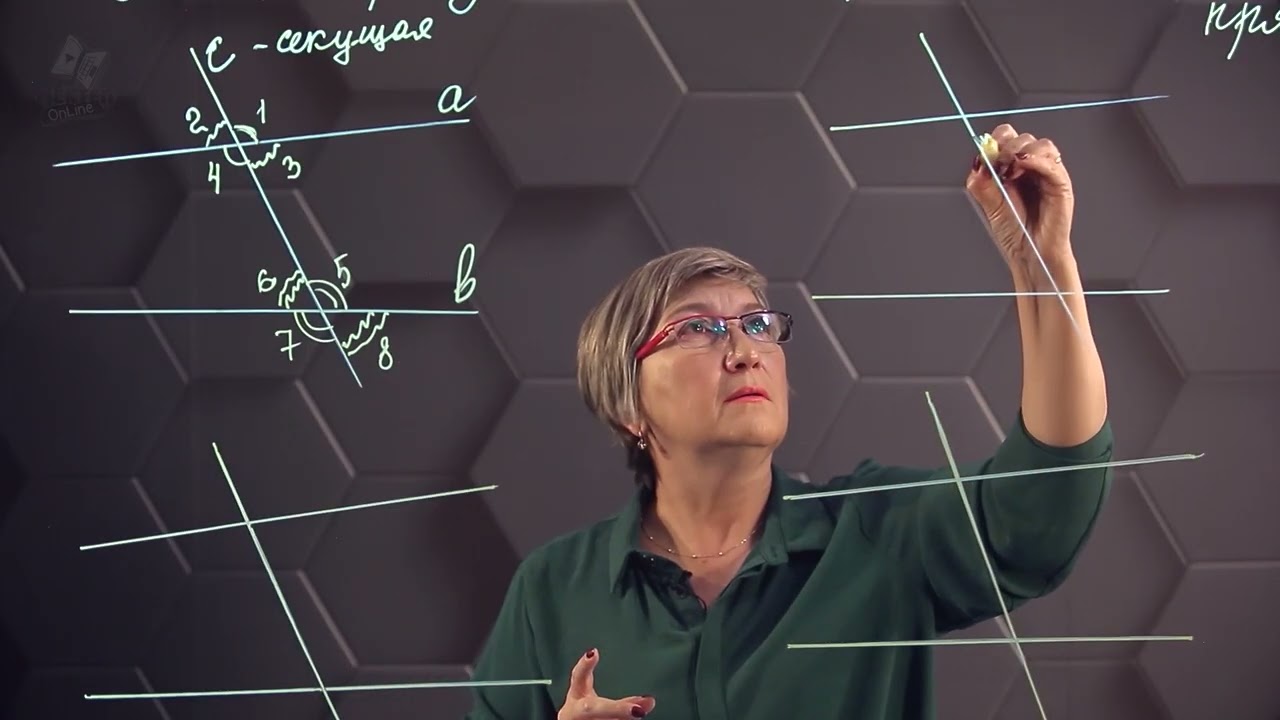 Углы, образованные при пересечении двух прямых секущей. 7 класс.