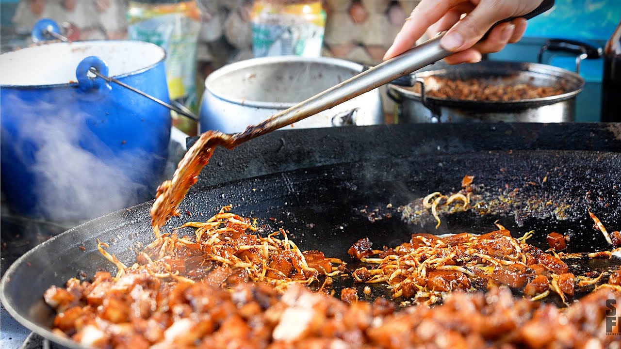 STREET FOOD in PENANG! Macallum Street Night Market in George town, Malaysia
