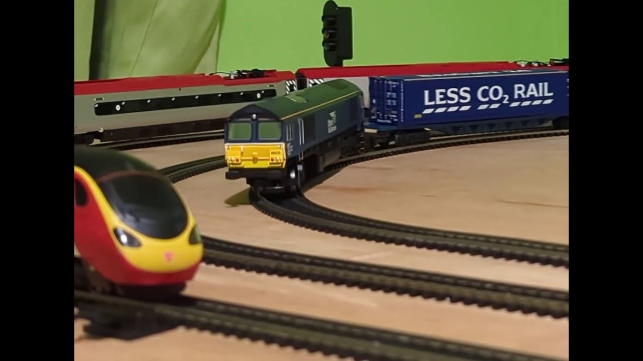 INTERMODAL FREIGHT AND PENDOLINO ON THE OO GAUGE LAYOUT