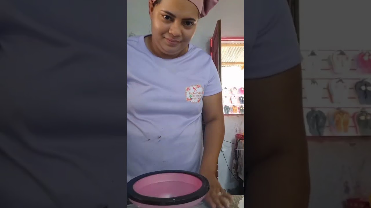 Decoração de bolo tema dinossauro em chantilly personalizado 2 andares 