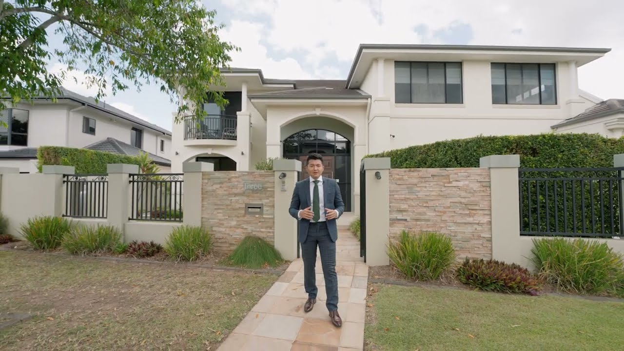 Absolute showstopper! Pinnacle of lavish living in Eight Mile Plains! 3 Horizon Pl Eight Mile Plains