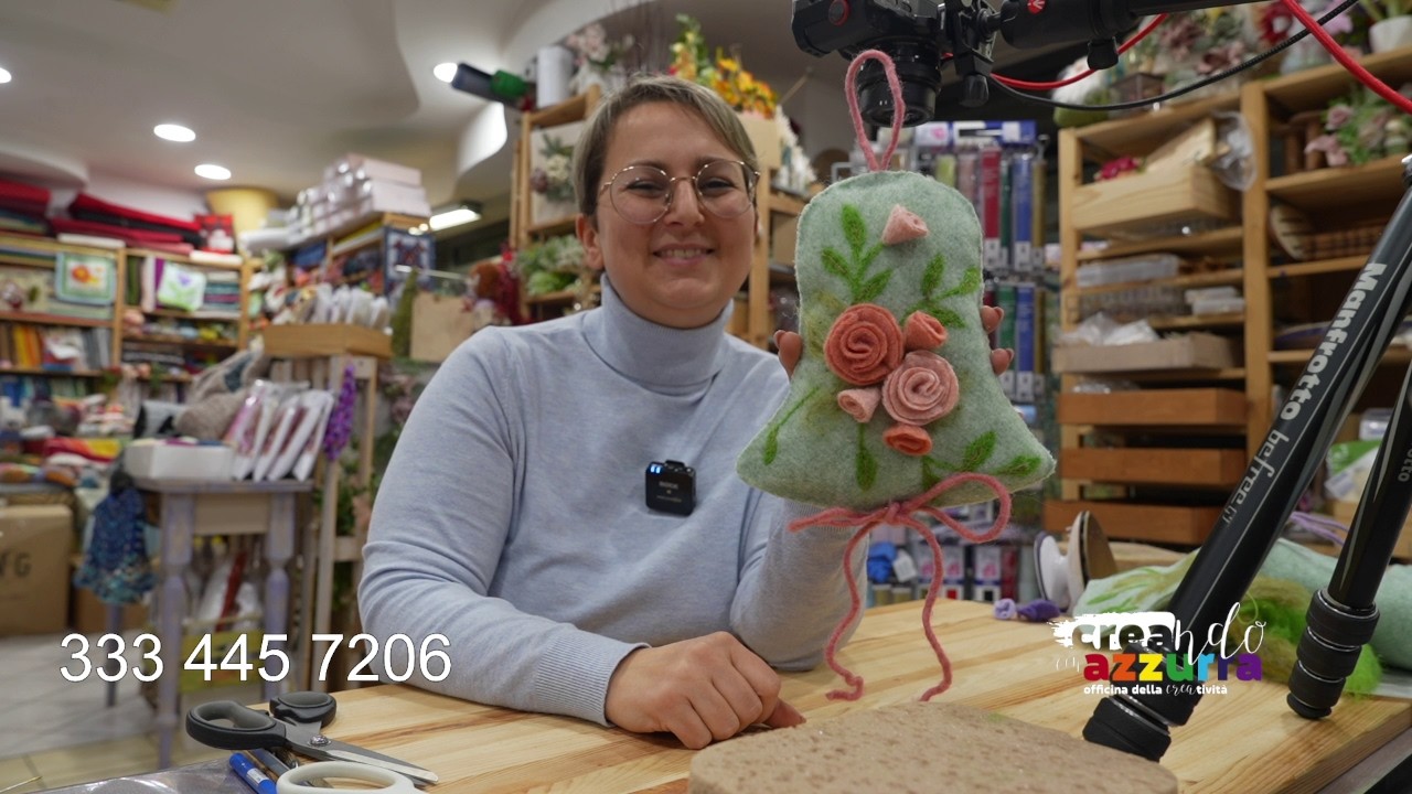 Una Campana di Feltro con Fiori e Infeltrimento ad ago