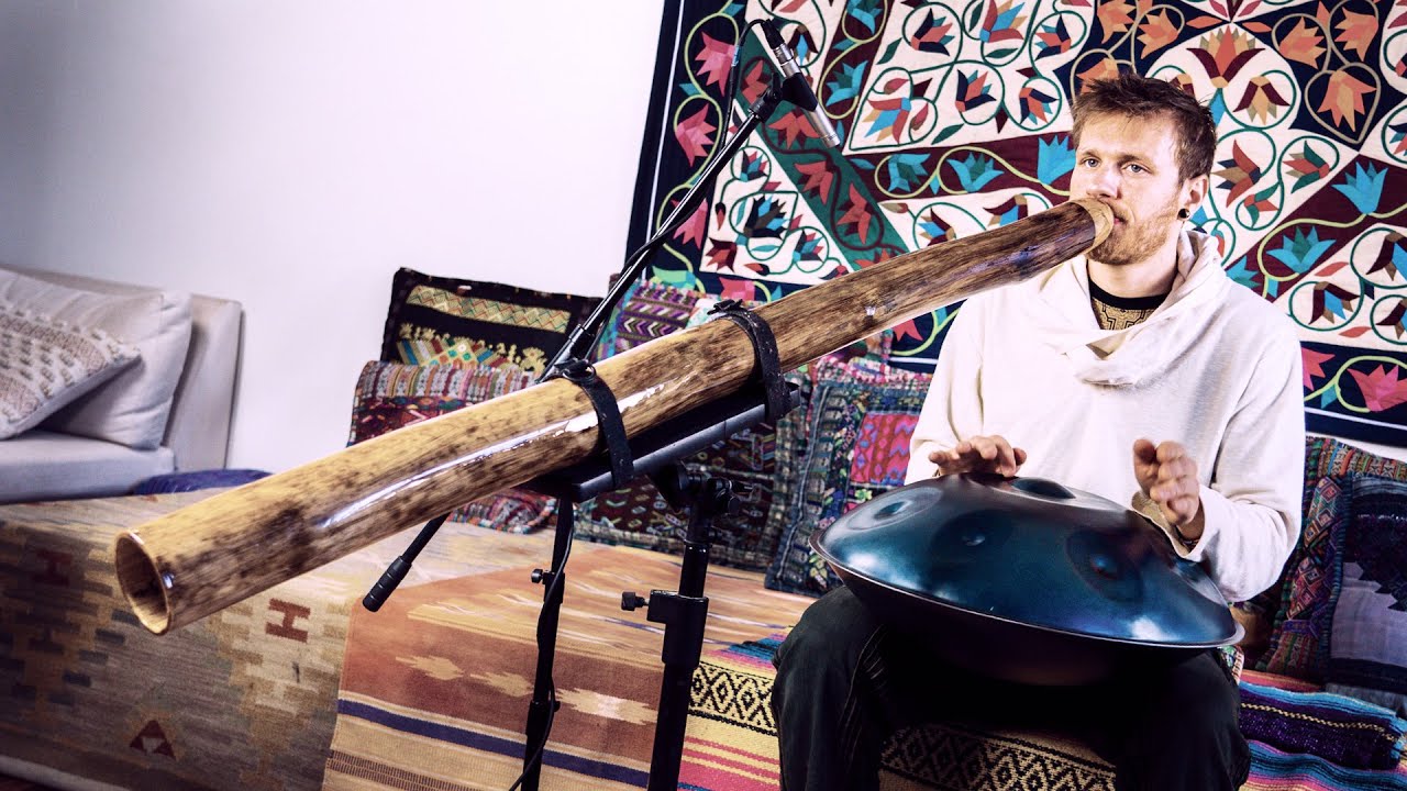 Handpan, Didgeridoo & Beatbox simultaneously by one guy