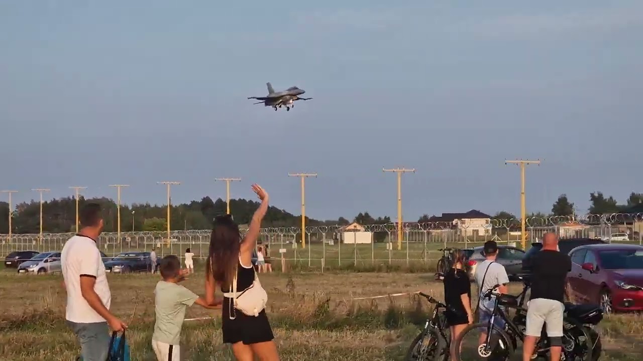F-16 landing AirShow Radom 2023